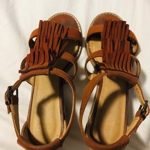 Fringe sandals with block heel